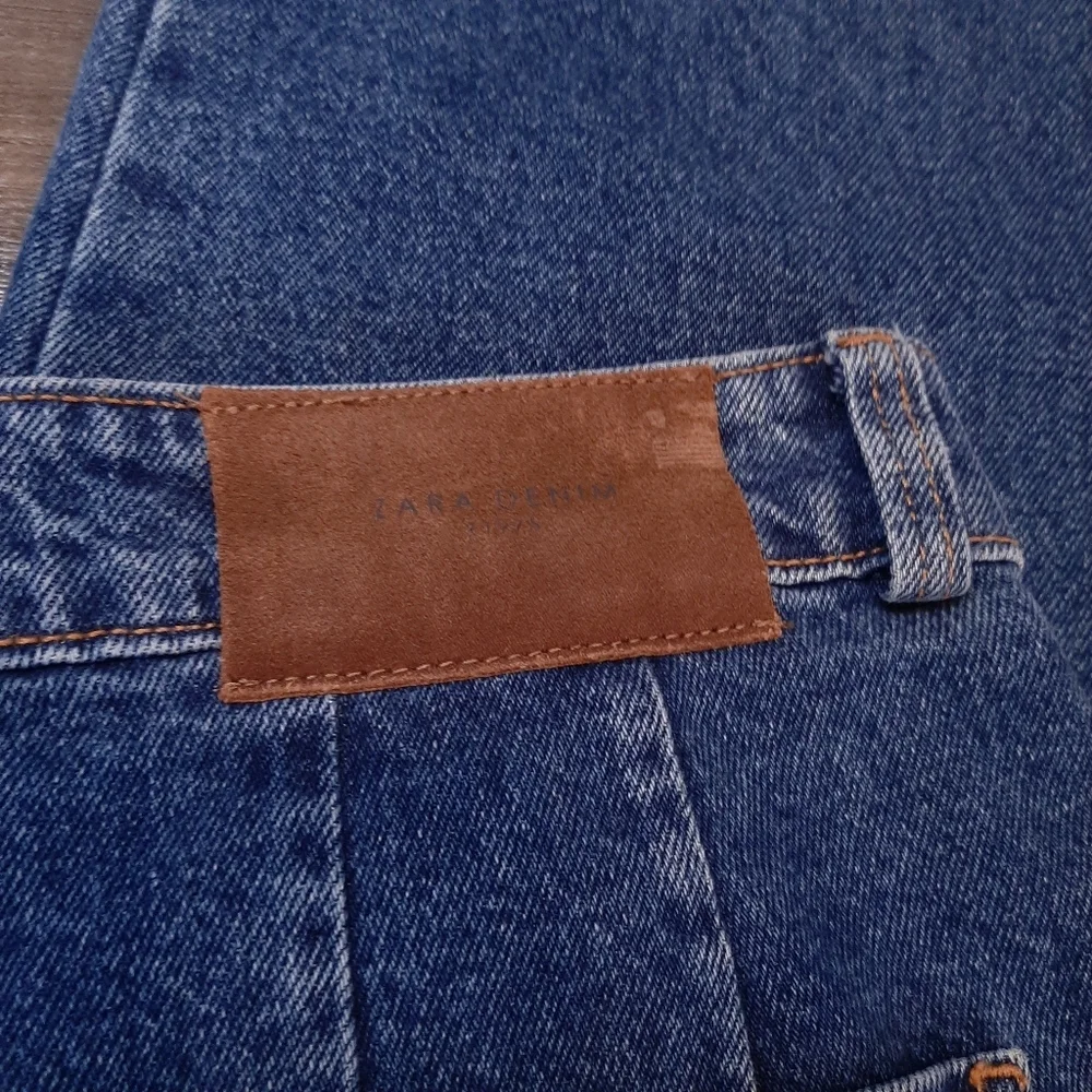 ZARA High Waist Mom Jeans Pleated 80s Style Tapered Leg Cropped Ankle Denim